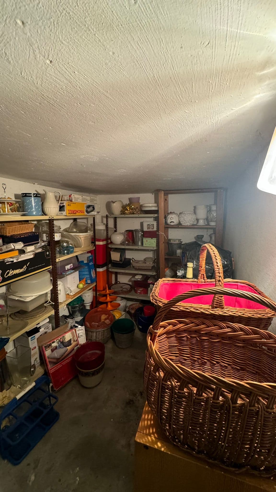 Entrümpeltes Schlafzimmer